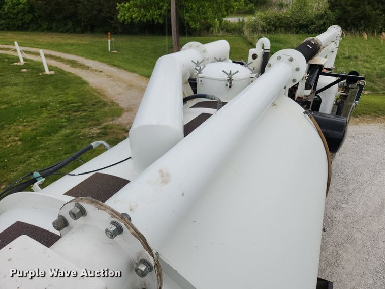 image for item MW9763 2009 Peterbilt 340  sewer jetter truck