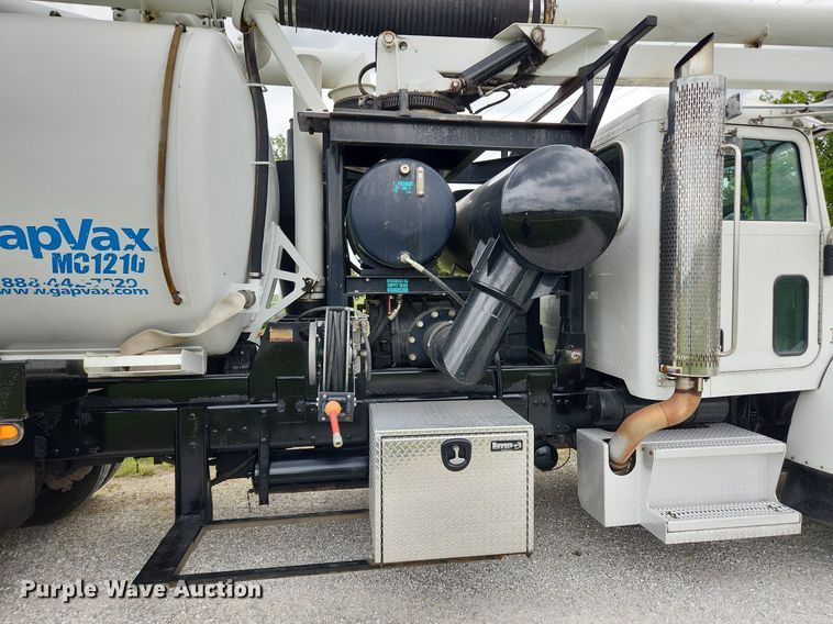image for item MW9763 2009 Peterbilt 340  sewer jetter truck