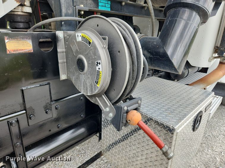 image for item MW9763 2009 Peterbilt 340  sewer jetter truck