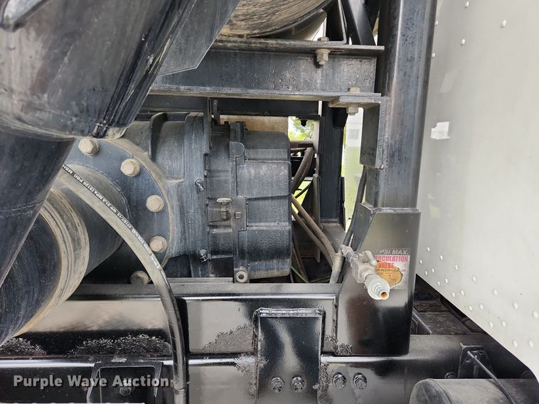 image for item MW9763 2009 Peterbilt 340  sewer jetter truck