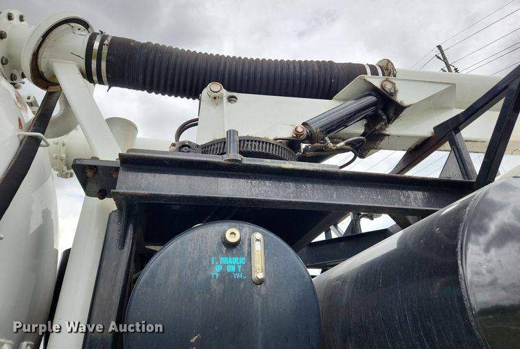 image for item MW9763 2009 Peterbilt 340  sewer jetter truck