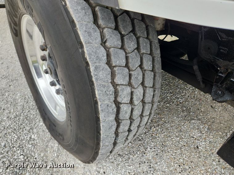 image for item MW9763 2009 Peterbilt 340  sewer jetter truck