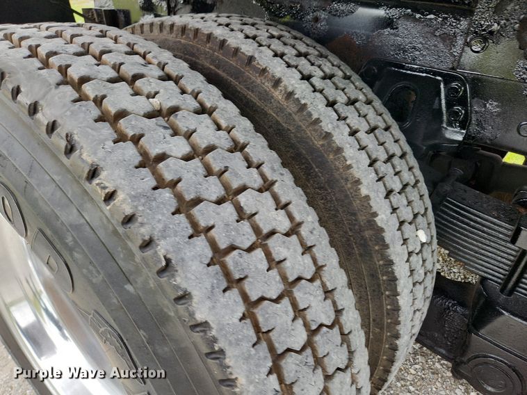 image for item MW9763 2009 Peterbilt 340  sewer jetter truck