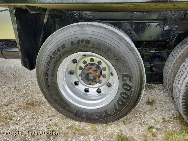 image for item MW9763 2009 Peterbilt 340  sewer jetter truck