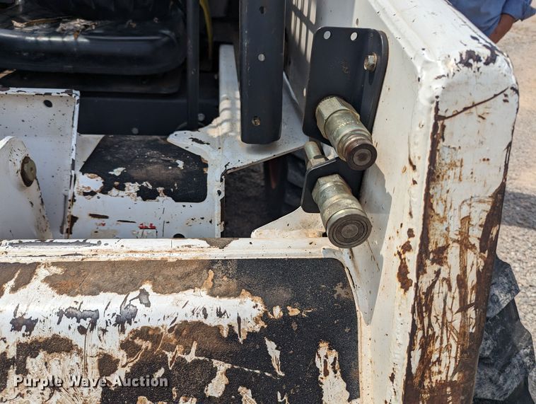 image for item MY9298 2001 Bobcat 763  skid steer loader