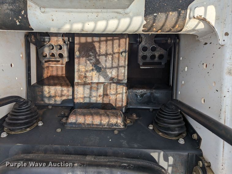 image for item MY9298 2001 Bobcat 763  skid steer loader