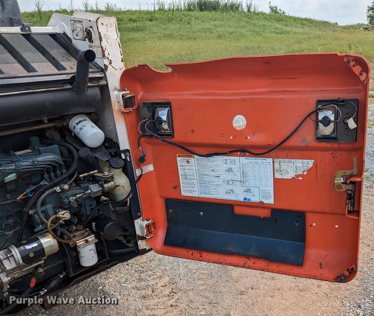 image for item MY9298 2001 Bobcat 763  skid steer loader