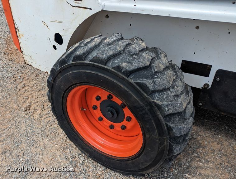 image for item MY9298 2001 Bobcat 763  skid steer loader