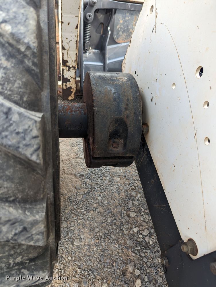 image for item MY9298 2001 Bobcat 763  skid steer loader