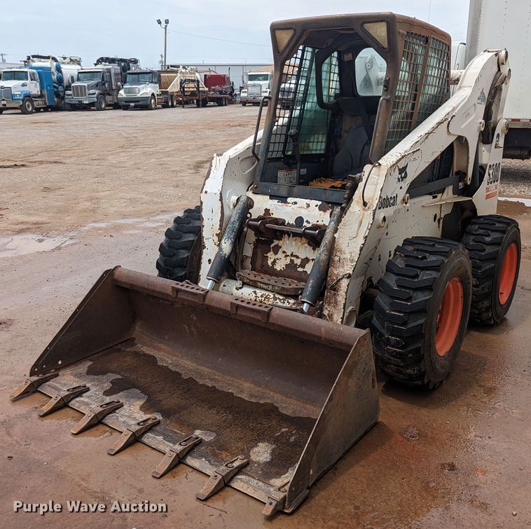 image for item MY9306 2004 Bobcat S300  skid steer loader