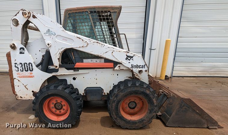 image for item MY9306 2004 Bobcat S300  skid steer loader