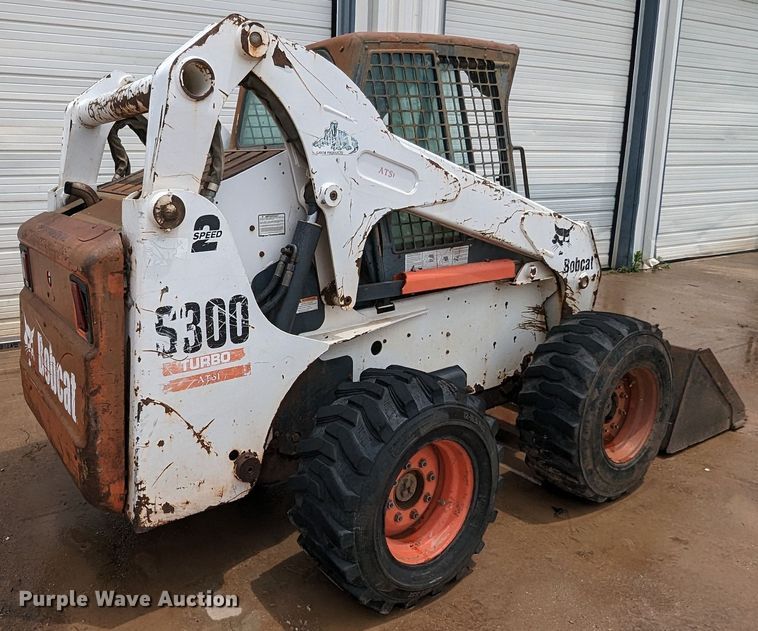 image for item MY9306 2004 Bobcat S300  skid steer loader