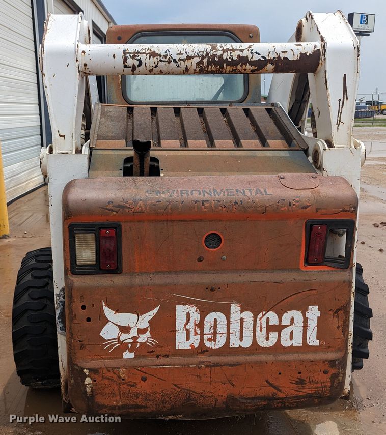 image for item MY9306 2004 Bobcat S300  skid steer loader