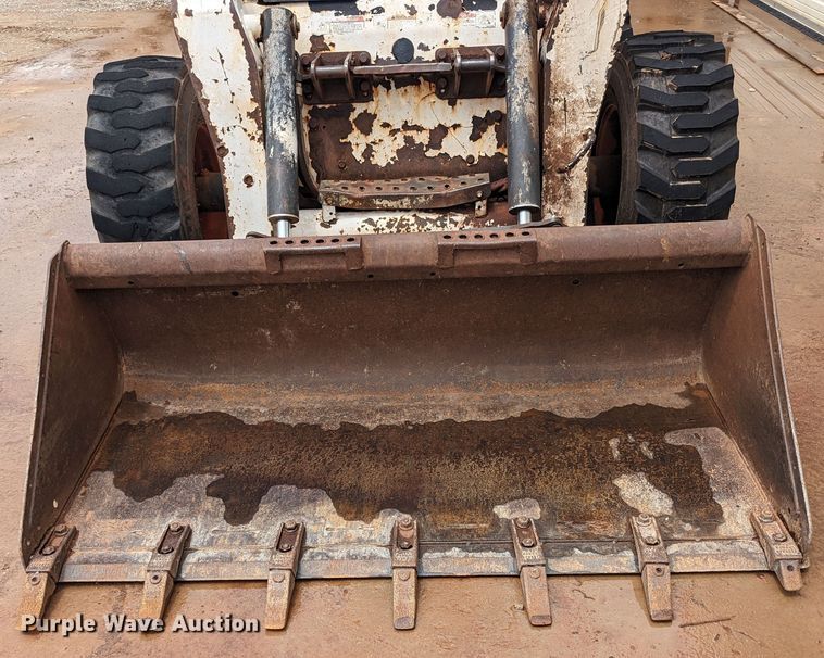 image for item MY9306 2004 Bobcat S300  skid steer loader