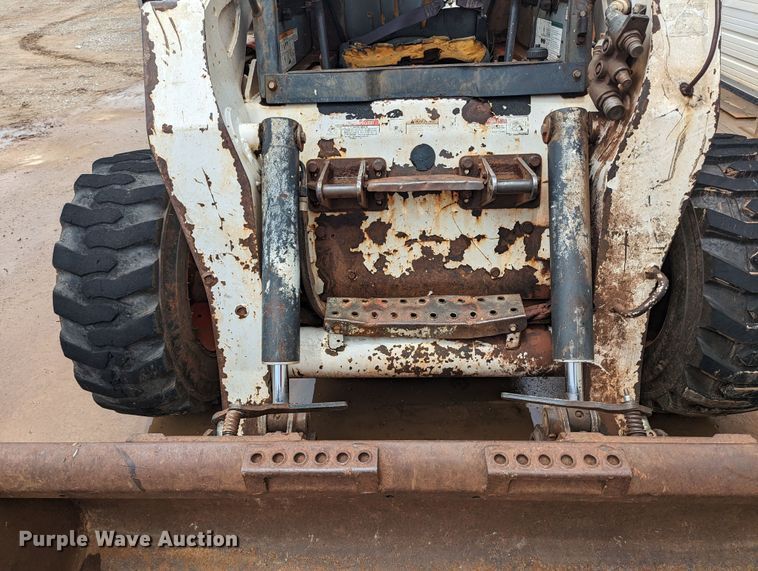 image for item MY9306 2004 Bobcat S300  skid steer loader