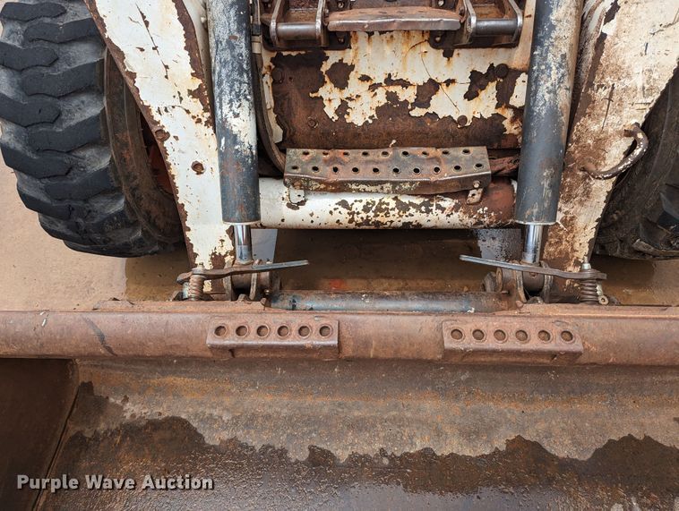 image for item MY9306 2004 Bobcat S300  skid steer loader
