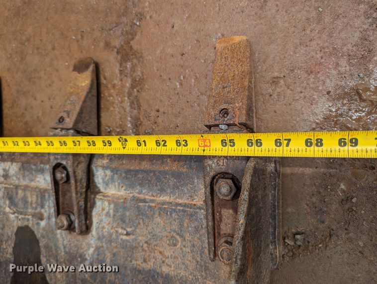 image for item MY9306 2004 Bobcat S300  skid steer loader