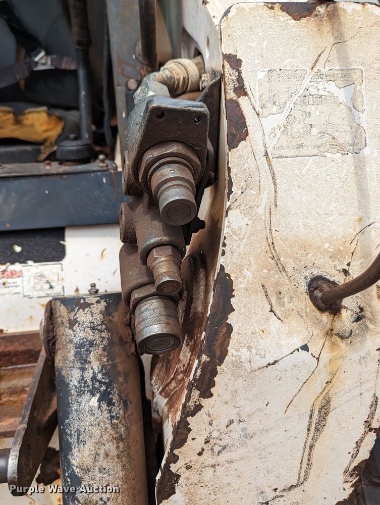 image for item MY9306 2004 Bobcat S300  skid steer loader