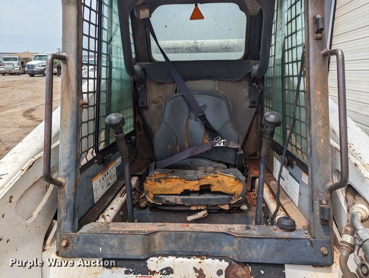 image for item MY9306 2004 Bobcat S300  skid steer loader