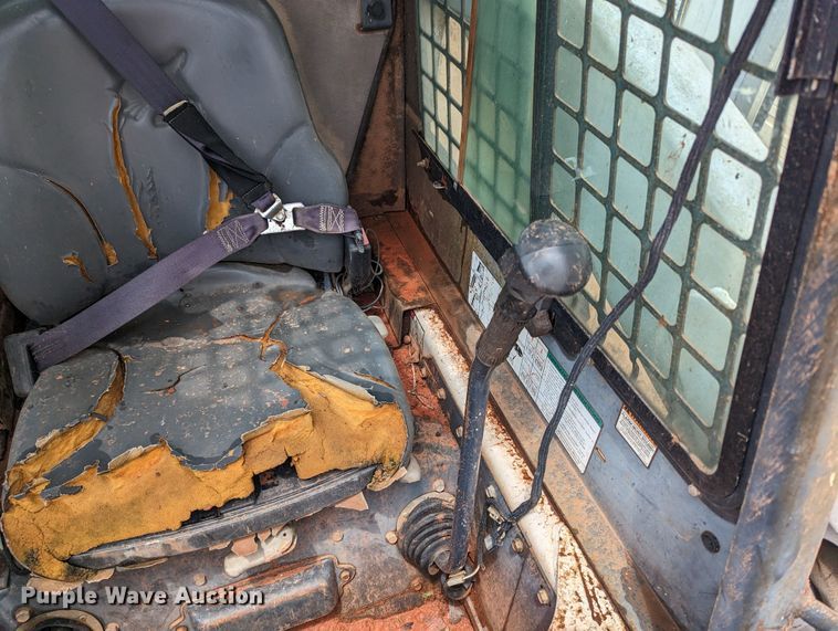 image for item MY9306 2004 Bobcat S300  skid steer loader