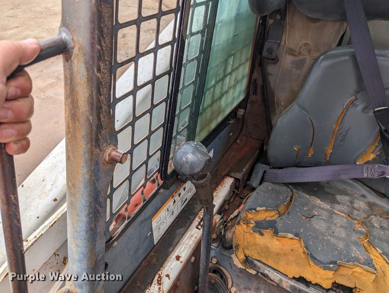 image for item MY9306 2004 Bobcat S300  skid steer loader