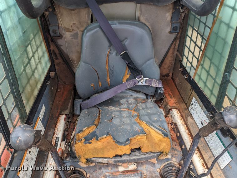 image for item MY9306 2004 Bobcat S300  skid steer loader