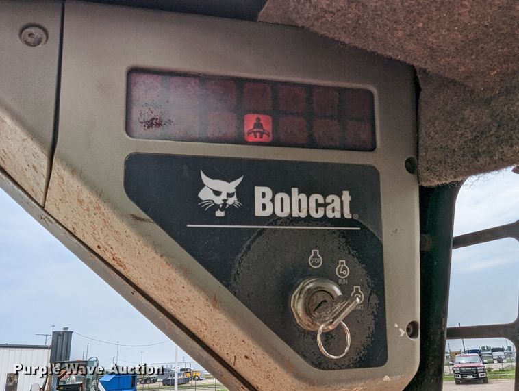 image for item MY9306 2004 Bobcat S300  skid steer loader