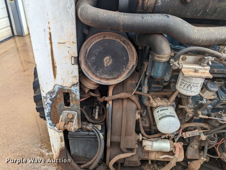 image for item MY9306 2004 Bobcat S300  skid steer loader