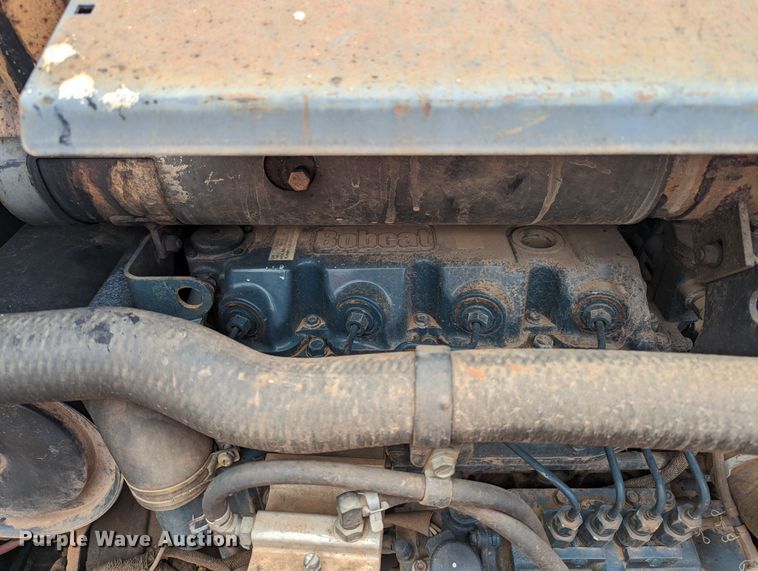 image for item MY9306 2004 Bobcat S300  skid steer loader