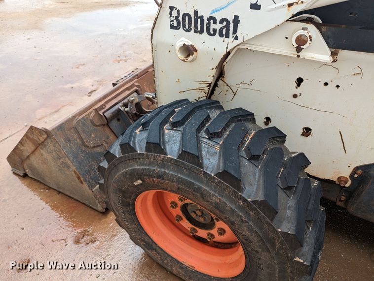image for item MY9306 2004 Bobcat S300  skid steer loader