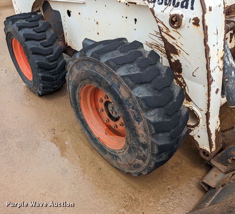 image for item MY9306 2004 Bobcat S300  skid steer loader