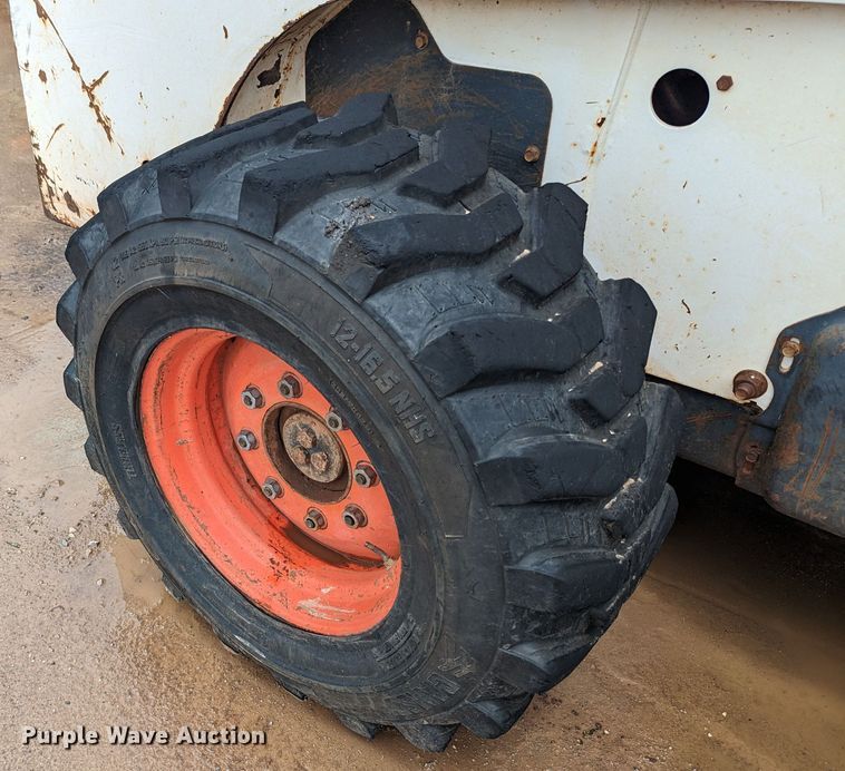 image for item MY9306 2004 Bobcat S300  skid steer loader