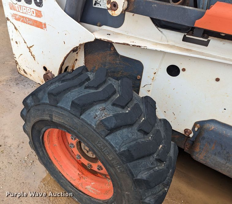 image for item MY9306 2004 Bobcat S300  skid steer loader