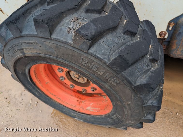 image for item MY9306 2004 Bobcat S300  skid steer loader