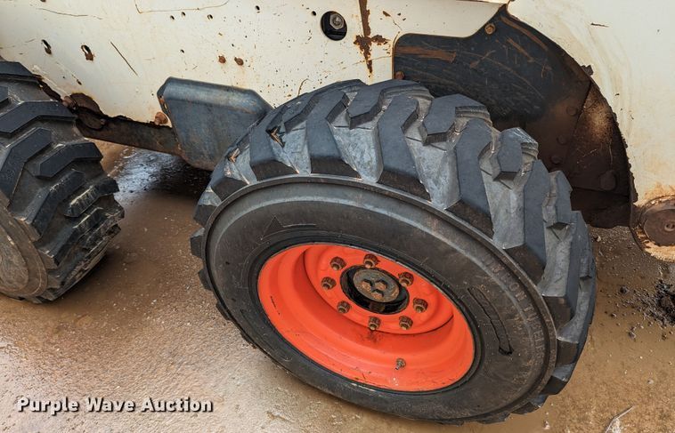 image for item MY9306 2004 Bobcat S300  skid steer loader