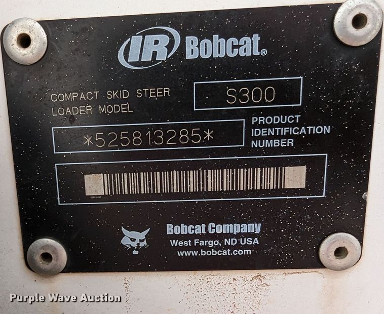 image for item MY9306 2004 Bobcat S300  skid steer loader