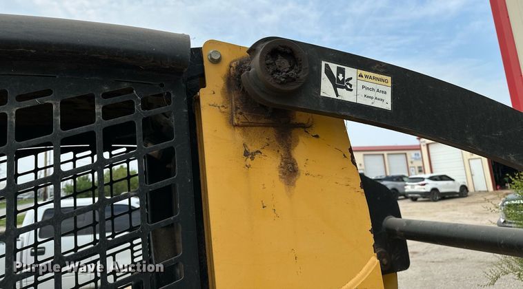 image for item OG9000 2008 John Deere 328  skid steer loader