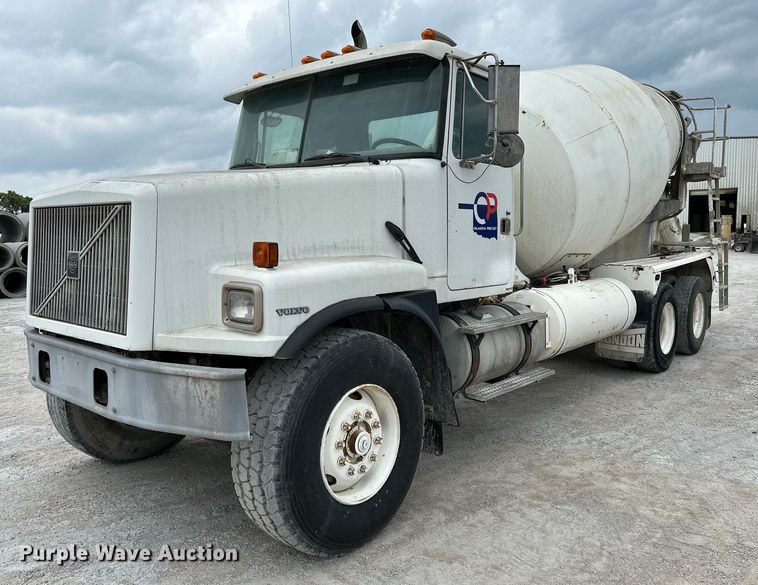 image for item OG9011 2000 Volvo WGM  ready mix truck