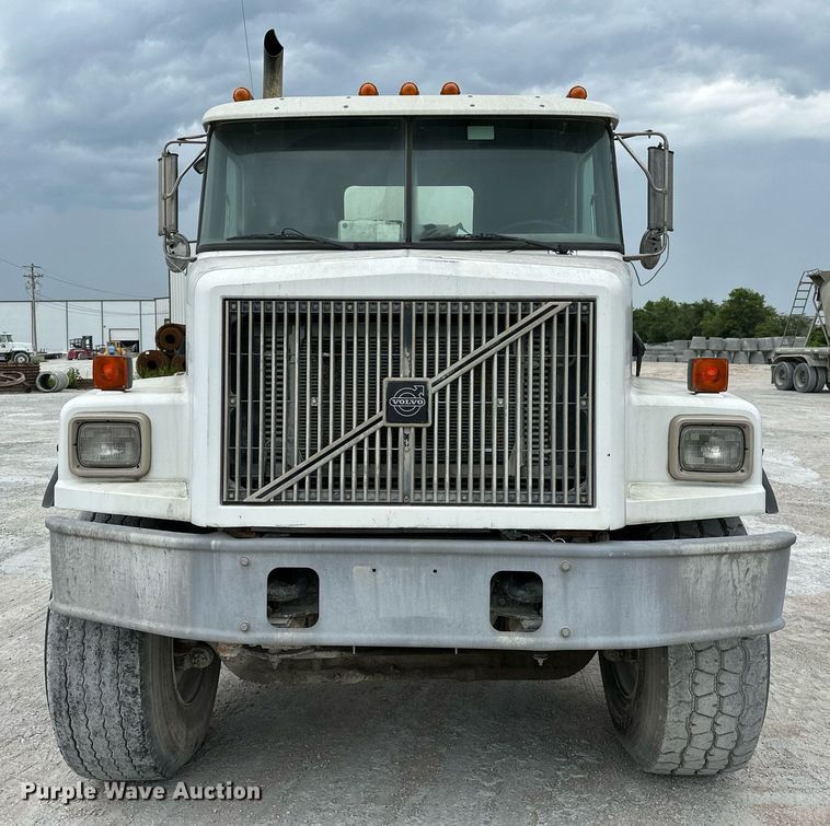 image for item OG9011 2000 Volvo WGM  ready mix truck