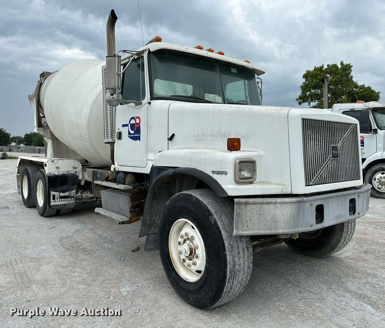 image for item OG9011 2000 Volvo WGM  ready mix truck