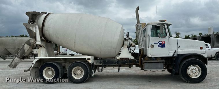 image for item OG9011 2000 Volvo WGM  ready mix truck