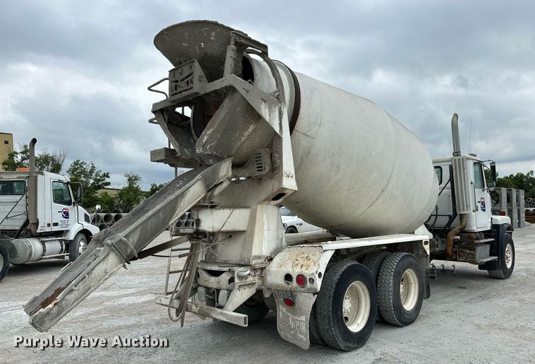 image for item OG9011 2000 Volvo WGM  ready mix truck