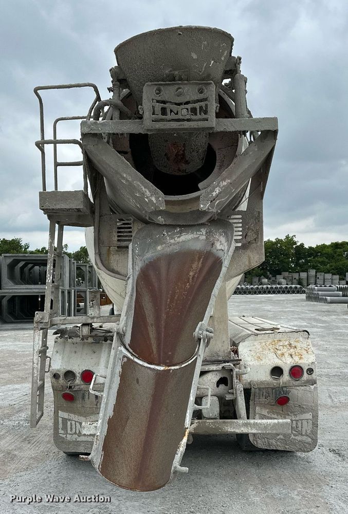 image for item OG9011 2000 Volvo WGM  ready mix truck