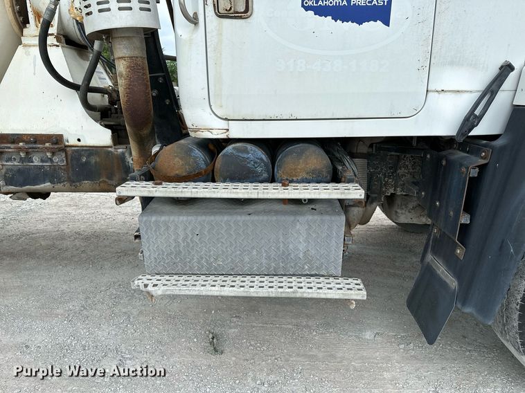 image for item OG9011 2000 Volvo WGM  ready mix truck