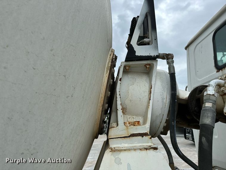 image for item OG9011 2000 Volvo WGM  ready mix truck