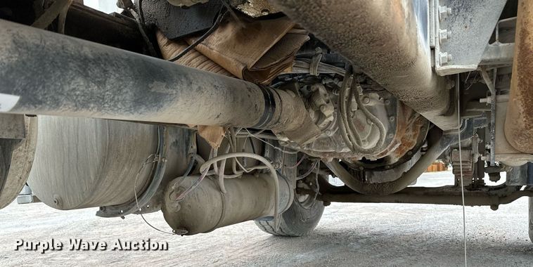 image for item OG9011 2000 Volvo WGM  ready mix truck