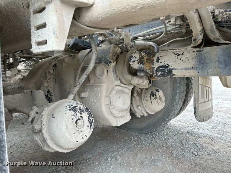 image for item OG9011 2000 Volvo WGM  ready mix truck