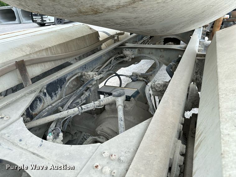 image for item OG9011 2000 Volvo WGM  ready mix truck