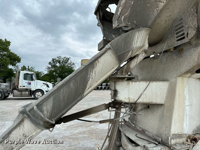 image for item OG9011 2000 Volvo WGM  ready mix truck