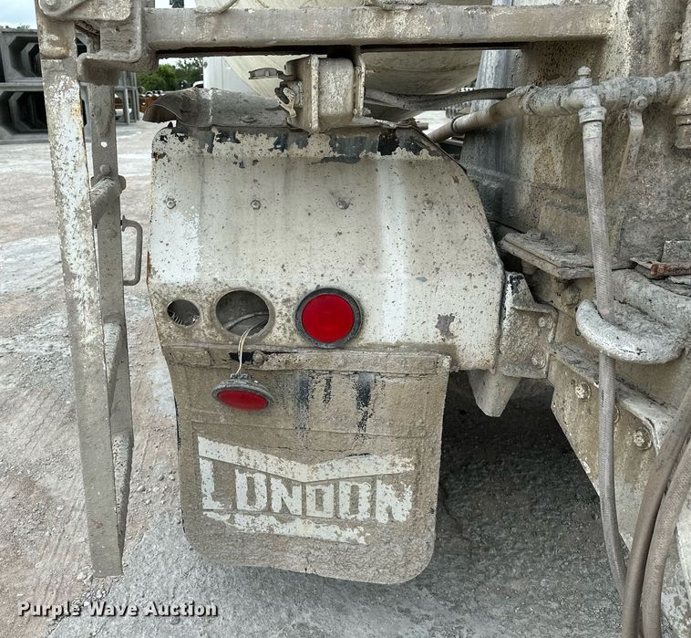 image for item OG9011 2000 Volvo WGM  ready mix truck